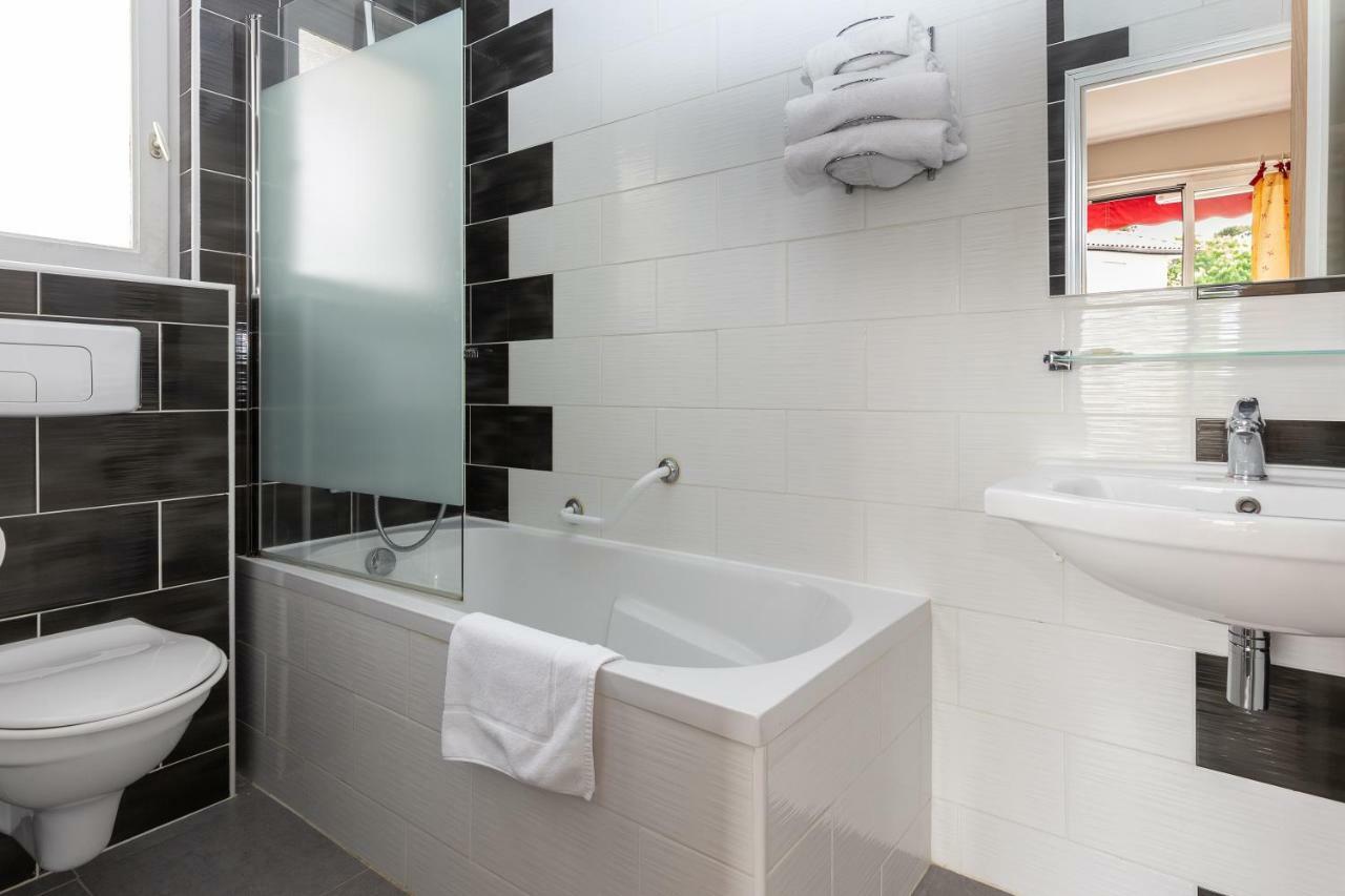 Logis Hotel Le Rond Point 索尔特奥瑟戈尔 外观 照片
